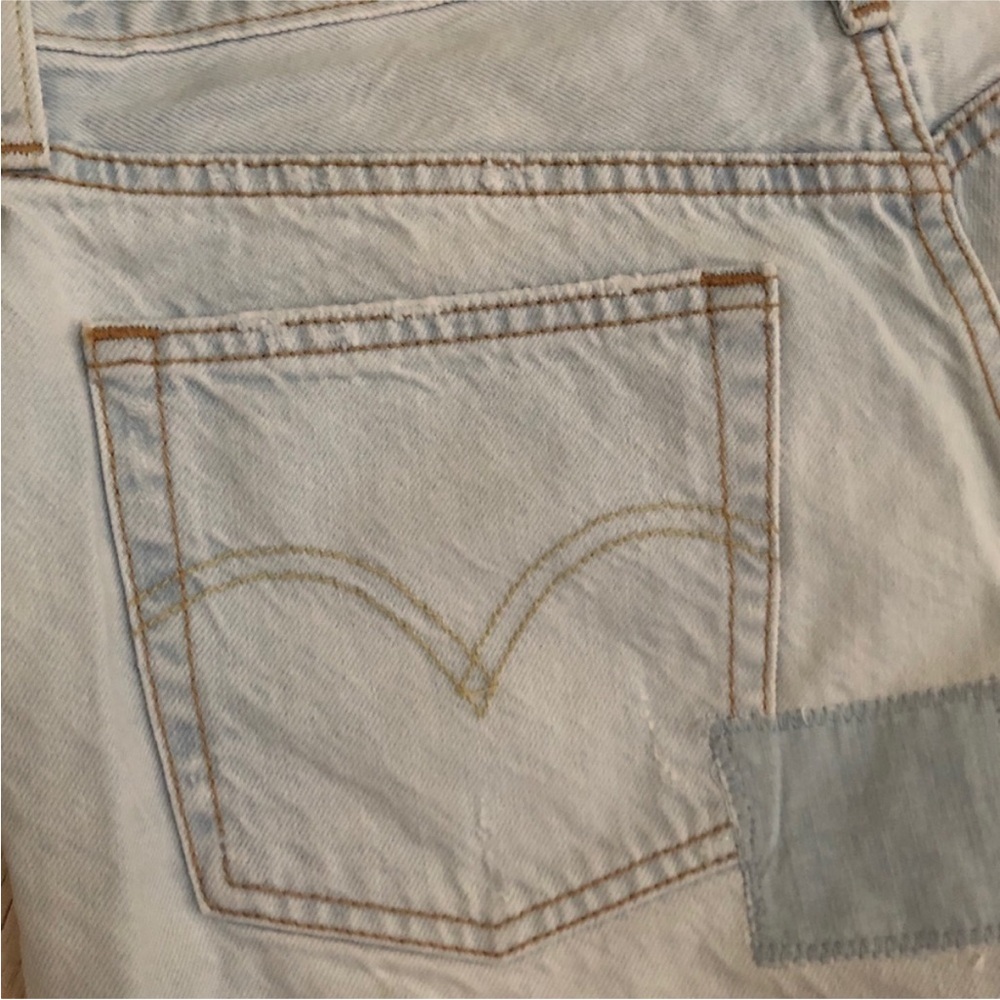 Levi’s High Rise Patch Distressed Shorts - Picture 3 of 6